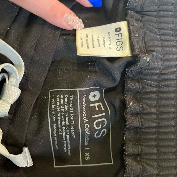 Gently Used Figs Scrub - Picture 2 of 3